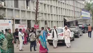 बांसवाड़ा: एमजी अस्पताल में नियमों की अनदेखी कर पूर्व CMHO डॉ. हीरालाल ताबियार की सेवानिवृत्ति पर ढोल-नगाड़े, मरीजों को बढ़ी मुश्किलें