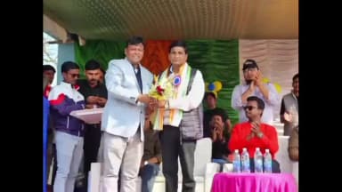 মুরারই ১: ঘুসকিরা বান্ধব সমিতির ক্লাবের পরিচালনায় ঘুসকিরা প্রাইমারি স্কুল প্রাঙ্গণে নকআউট ক্রিকেট টুর্নামেন্টের খেলার শুভ উদ্বোধন