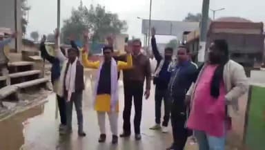 हिण्डौन: रेलवे ओवरब्रिज के नीचे जलभराव की समस्या परेशान दुकानदारों और राहगीरों ने किया प्रदर्शन जिम्मेदार मौन#jansamasya