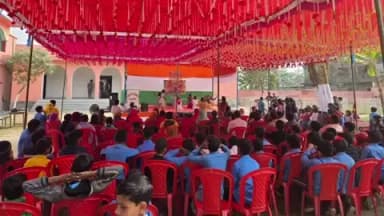 दिघलबैंक: तुलसिया में 'हम और आप करेंगे बच्चों का विकास' थीम पर अभिभावक-शिक्षक संगोष्ठी आयोजित, BEO ने किया पुरस्कृत