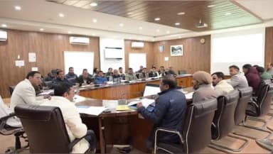 भटवाड़ी: डीएम ने अधिकारियों के साथ 31 जनवरी तक विकास योजनाओं की प्रगति और राजस्व प्राप्ति की स्थिति की समीक्षा की