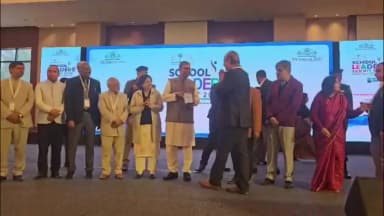 कालका: सेंट विवेकानंद मिलेनियम स्कूल के प्राचार्य डॉ. पीयूष पुंज को हरियाणा के राज्यपाल प्रो. अशिम कुमार घोष ने किया सम्मानित