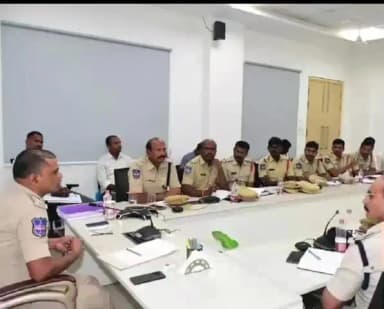 గద్వాల్: నాణ్యమైన కేసులపై దర్యాప్తులను చేపట్టి సమస్యలను పరిష్కరించాలి- జిల్లా ఎస్పీ శ్రీనివాసరావు