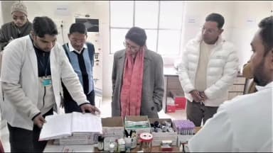 प्रतापगढ़: सुखपालनगर स्वास्थ्य केंद्र पर CDO ने किया छापा, अव्यवस्था देखकर फार्मासिस्ट को लगाई फटकार