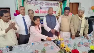 टेटिया बम्बर: प्लस टू उच्च विद्यालय देवघरा के प्रधानाध्यापक के सम्मान में सेवानिवृत्ति समारोह