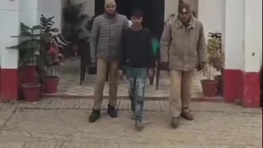 कुंडा: सराय इंद्रावत में पुलिस वाहन पर पथराव करने वाले आरोपी को गिरफ्तार किया गया, नशे की हालत में की थी हरकत