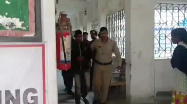 হেমতাবাদ: হেমতাবাদের সমাসপুর রাধা গবিন্দ মন্দিরে চুরির ঘটনায় ধৃত চোর