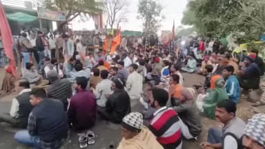 मोहन बड़ोदिया: जावदी मंदिर में चोरी का खुलासा न होने पर चक्काजाम, सड़क पर सुंदरकांड पाठ और भजन के बाद ढाई घंटे में खुला जाम