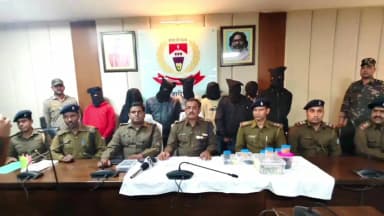 टाटीझरिया: बौधा जंगल में पुलिस की छापेमारी, 60 पेटी अवैध शराब जब्त