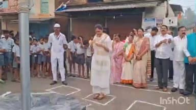 मुरुड: मुरुड येथे रायगड प्रेस क्लब आणि मुरुड तालुका पत्रकार संघ यांच्या संयुक्त विद्यमाने आझाद चौकात जंजिरा मुक्तीदिन उत्साहात