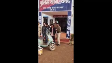 भाटापारा: नेवधा रोड में घेराबंदी कर पुलिस ने 91 पाव देसी मसाला शराब परिवहन करते तीन आरोपियों को किया गिरफ्तार