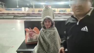 कहलगांव: 85 वर्षीय वृद्ध महिला भटककर पहुंची घोघा रेलवे स्टेशन, स्थानीय लोगों ने खिलाया खाना