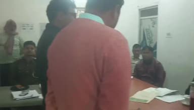 शाहकुंड: शाहकुंड प्रखंड कार्यालय में ज़मीन विवाद को लेकर जनता दरबार का आयोजन