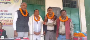 हैदरनगर: हैदरनगर में पांच सेवानिवृत्त शिक्षक एवं प्रखंड शिक्षा पदाधिकारी को सम्मानपूर्वक विदाई दी गई