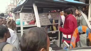 কালচিনি: দলসিংপাড়ায় পথ-দুর্ঘটনায় গুরুতর জখম হলেন ই-রিকশায় থাকা এক মহিলা যাত্রী