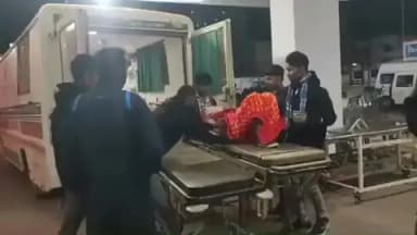 पालकोट: कोनबीर रोड पर अनियंत्रित बाइक से गिरकर युवक जख्मी, सदर अस्पताल रेफर