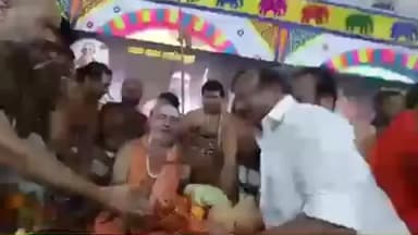 பெருந்துறை: விஜயமங்கலம் பகுதியில் கிருஷ்ணர் கோவில் கும்பாபிஷேக விழாவிற்கு வருகை புரிந்த காஞ்சி சங்கரமட விஜயேந்திர சரஸ்வதி சாமிகள் வருகை