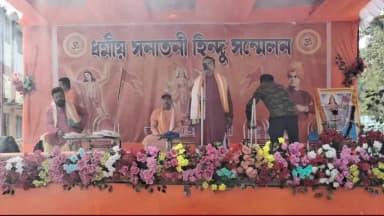 চাকদা: শনিবার চাকদা শহরের নেতাজী সুভাষ স্টেডিয়ামে ধর্মীয় সনাতনী হিন্দু সম্মেলনে বিধায়ক বঙ্কিম ঘোষ