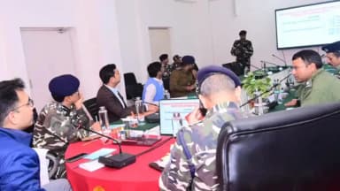 रक्सौल: एसएसबी 47वीं बटालियन कैंप रक्सौल के सभागार में जिलाधिकारी सौरभ जोरवाल ने की समीक्षा बैठक