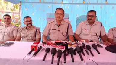 ଭଞ୍ଜନଗର: ୨୦ ଜଣିଆ ଚୋରୀ ଗ୍ଯାଗଂ କୁ କାବୁ କଲା ଭଞ୍ଜନଗର ପୋଲିସ୍, ଭଞ୍ଜନଗର ଥାନା ପରିସରରେ ସାମ୍ବାଦିକ ସମ୍ମିଳନୀରେ ସୂଚନା ଦେଲେ ଅତିରିକ୍ତ ଏସପି