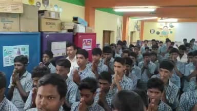 சூளகிரி: உயர் கல்வியே எங்கள் இலக்கு சூளகிரி அரசு ஆண்கள் மேல்நிலைப் பள்ளியில் நடந்த வழிகாட்டி நிகழ்ச்சி