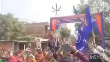 लोहता थाना क्षेत्र के कोटवां हरिजन बस्ती के लोगों ने हाथी के जुलूस के दौरान कोटवां से लहरतारा रोड पर किया चक्का जाम