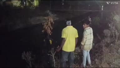 बांसवाड़ा: मक्का मस्जिद के पास नहर में गिरा ऑटो, माही विभाग ने पानी बंद करने से किया इनकार