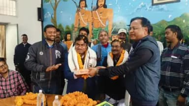 बोरियो: प्रखंड कार्यालय के सभागार में सेवानिवृत्ति पर विदाई सह सम्मान कार्यक्रम का आयोजन किया गया