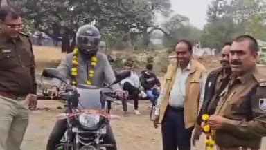 खिरकिया: छीपाबड़ पुलिस ने चलाया सड़क सुरक्षा अभियान, हरदा-खंडवा हाईवे पर हेलमेट पहनने वाले सम्मानित