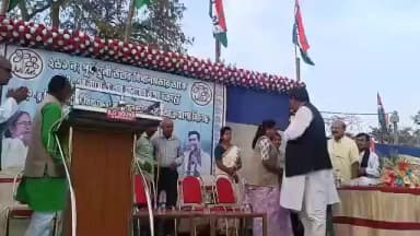 পূর্বস্থলী ২: সৌমিত্র খাঁকে মাতাল বলে আক্রমণ পূর্বস্থলী উত্তরের তৃণমূল বিধায়ক তপন চট্টোপাধ্যায়ের