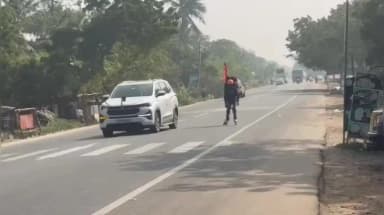 இராமேஸ்வரம்: சனாதனக் கொள்கையை வலியுறுத்தியும் 12 ஜோதி லிங்கங்களை தரிசனம் செய்யவும் ஸ்கேட்டிங் மூலமாக பல கிலோமீட்டர் பயணம் பாம்பன் வந்தடைந்த இளைஞர்