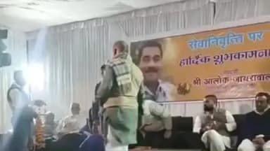 नौगांव: नौगांव नगर पालिका में उपयंत्री आलोक जयसवाल का विदाई समारोह टाउन हॉल में आयोजित किया गया