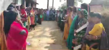 दाड़ी: दासोखाप में महिला किसानों को सब्जी बीज का वितरण, समय पर बीज मिलने से किसानों में खुशी