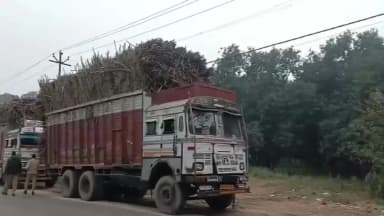 लहरपुर: लहरपुर में डीएम के निर्देश पर ओवरलोड और ओवर हाइट वाहनों के खिलाफ चलाया गया चेकिंग अभियान, 4 वाहन हुए सीज