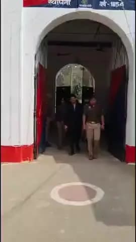 मुहम्मदाबाद: गाजीपुर में जिलाधिकारी अविनाश कुमार और पुलिस अधीक्षक डॉ. ईरज राजा ने संयुक्त रूप से जिला कारागार का स्थलीय निरीक्षण किया
