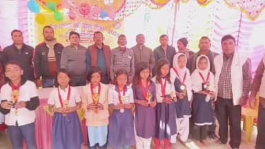 मनसाही :- आंगनबाड़ी केंद्र के बच्चों का शत प्रतिशत नामांकन विद्यालय में कराने को लेकर शिक्षण - अभिभावक गोष्ठी का आयोजन