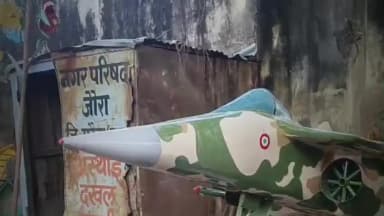 जौरा: नगर पालिका अध्यक्ष राजू अखिल माहेश्वरी ने नगर पालिका में कबाड़ से बन रहे प्रोजेक्टों का निरीक्षण किया