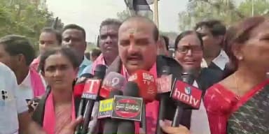 సిరిసిల్ల: బిఆర్ఎస్ పార్టీ సిరిసిల్ల పట్టణ శాఖ ఆధ్వర్యంలో సిరిసిల్లలో ముఖ్యమంత్రి రేవంత్ రెడ్డి దిష్టిబొమ్మను దగ్ధం చేసిన నాయకులు