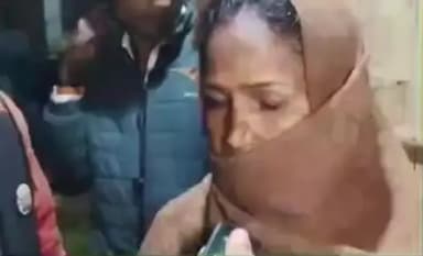 विभूतिपुर: विभूतिपुर में आपत्तिजनक हालत में मिले प्रेमी-प्रेमिका, ग्रामीणों ने मंदिर में कराई शादी