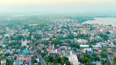 ஸ்ரீவில்லிபுத்தூர்: மங்காபுரம் தனியார் கல்லூரி மைதானத்தில் கஞ்சா விற்பனை செய்வதாக போலீசாருக்கு கிடைத்த ரகசிய தகவல் பேரில் வடமாநில 17வயது இளைஞரை கைது