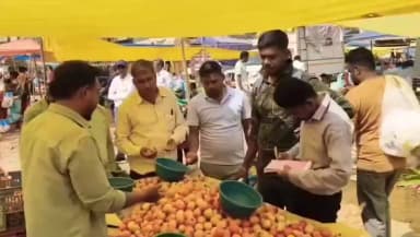 कोंडागांव: कोण्डागांव में सिंगल यूज प्लास्टिक पर सख्त कार्रवाई, नगर पालिका ने साप्ताहिक बाजार में की छापेमारी