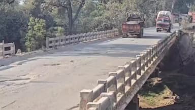कोंडागांव: कोंडागांव जिले में NH-30 खालेमूरवेंड पर अधूरे पुलिया और जर्जर सड़क पर DLSA ने सख्ती दिखाई, तत्काल मरम्मत के दिए निर्देश