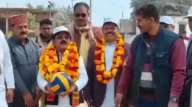 नौगढ़: नौगढ़ में राज्यस्तरीय वॉलीबॉल प्रतियोगिता का भव्य शुभारंभ, उद्घाटन मैच में चतरा ने शानदार जीत दर्ज की