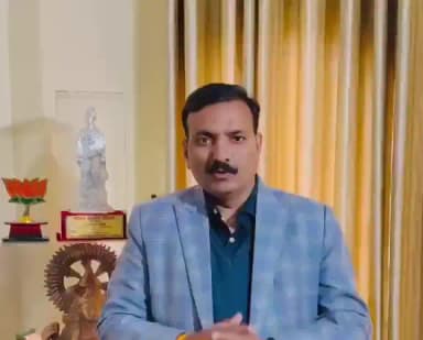 इटवा: पूर्वमंत्री डॉ. सतीश द्विवेदी ने बजट को सराहा, कहा- यह बजट भारत को विकसित देश बनाने की कार्ययोजना प्रस्तुत करता है