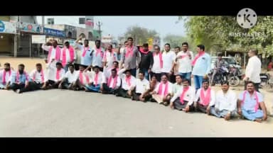 జన్నారం: జన్నారం మండల కేంద్రంలో బీఆర్ఎస్ పార్టీ ఆధ్వర్యంలో రాస్తారోకో