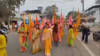 देवास नगर: शहर में बाबा खाटू श्याम की निशान यात्रा निकाली गई, शुक्रवारिया हाट से हुई शुरुआत