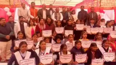 जसराना: राजकीय बालिका इंटर कॉलेज में हुआ वार्षिकोत्सव, छात्राओं ने किया धमाल