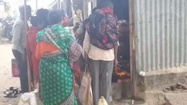 হাঁসখালি: *মাঘী পূর্ণিমার পূর্ণ লগ্নে পুণ্য স্নানযাত্রা ফুলিয়াতে
সকাল থেকেই ঢল নেমেছে ফুলিয়া বয়রা গঙ্গার ঘাটে। হিন্দু শাস্ত