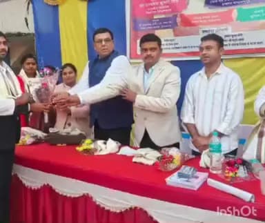 चतरा: सिंघानी कन्या मध्य विद्यालय में ग्राम विकास समिति द्वारा आयोजित सम्मान समारोह सम्पन्न