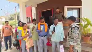 रनियां: रनिया थाना परिसर में पुलिस ने गुम और चोरी हुए 10 मोबाइल बरामद कर लोगों को लौटाए